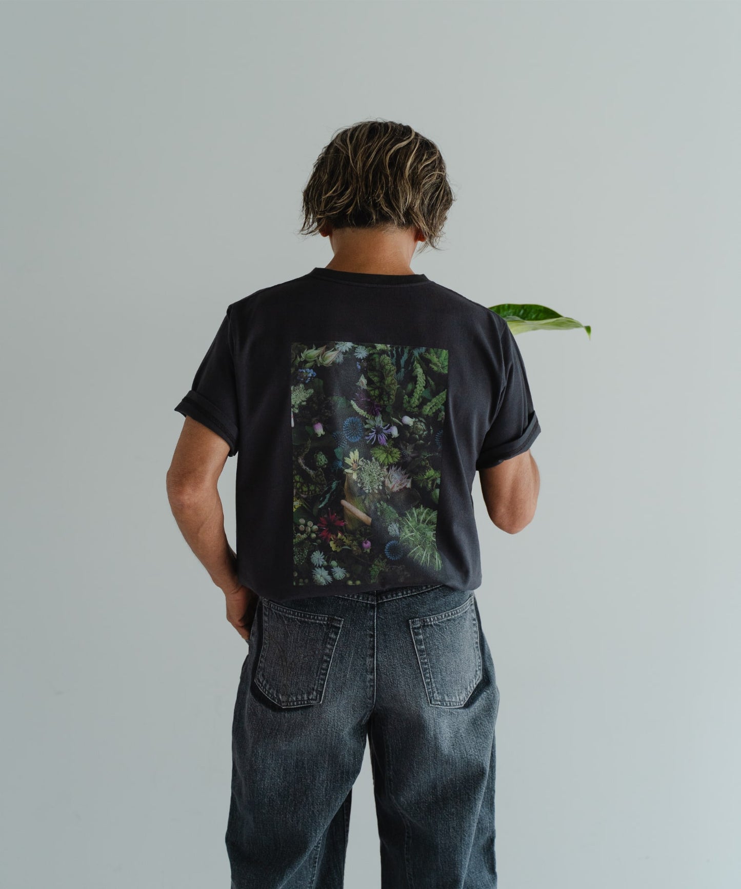 Botanical T-Shirt - Charcoal Black