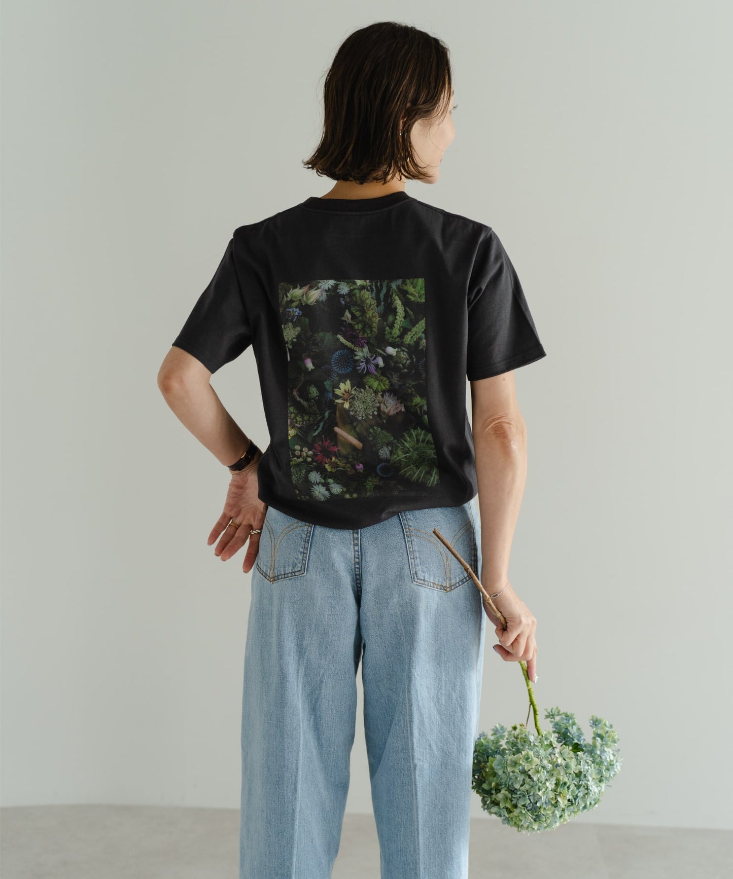 Botanical T-Shirt - Charcoal Black