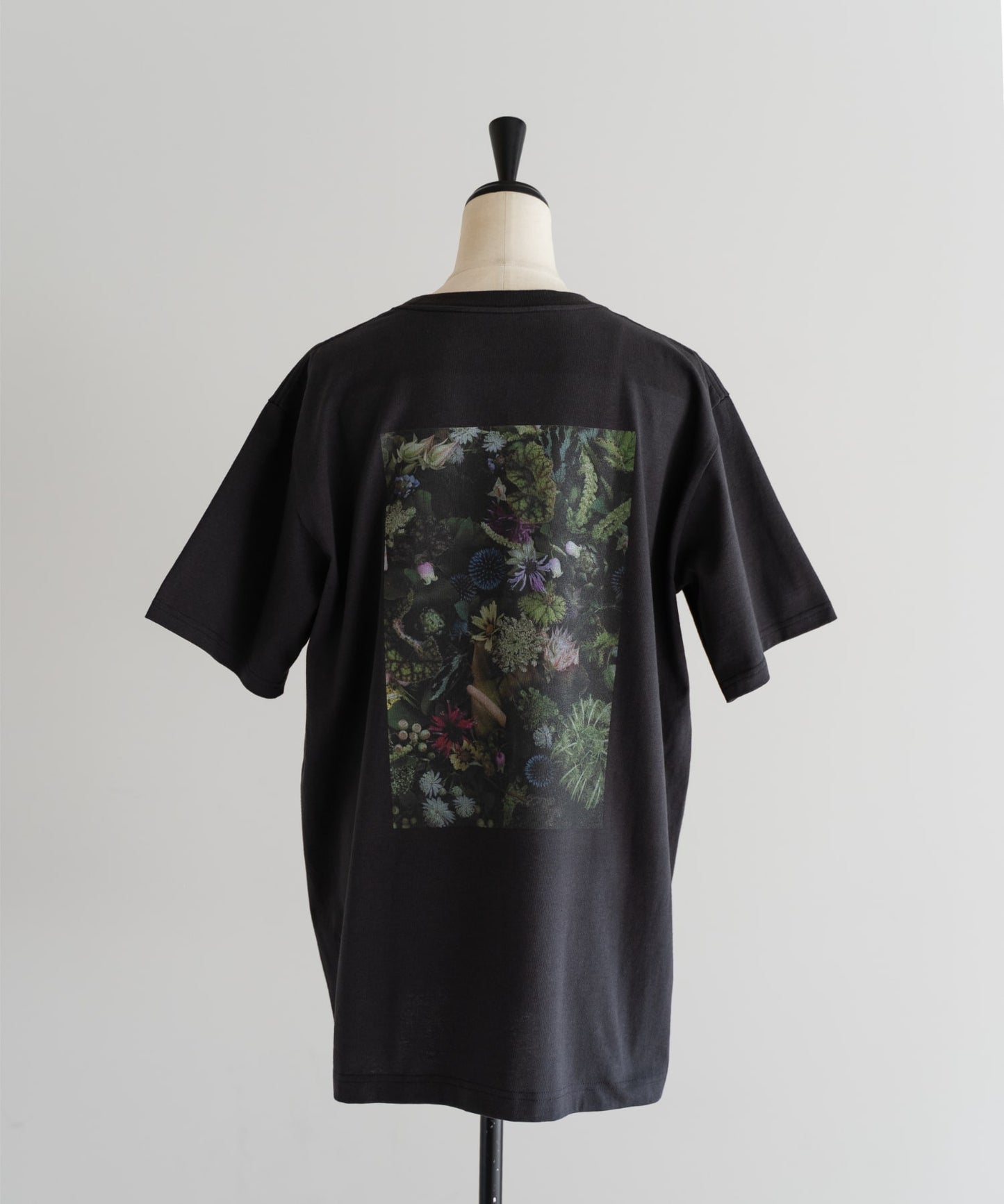 Botanical T-Shirt - Charcoal Black
